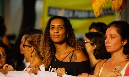 Rio de Janeiro - Anielle Silva durante passeata em homenagem à sua irmã, a vereadora Marielle Franco, e ao motorista Anderson Pedro Gomes, no centro da cidade (Fernando Frazão/Agência Brasil)